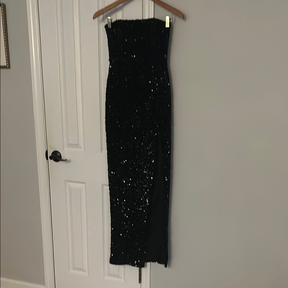 Elegant Black Sequin Strapless Dress - Picture 2 of 4
